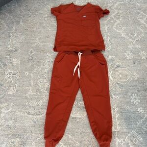 Figs scrubs xxs top with small bottoms